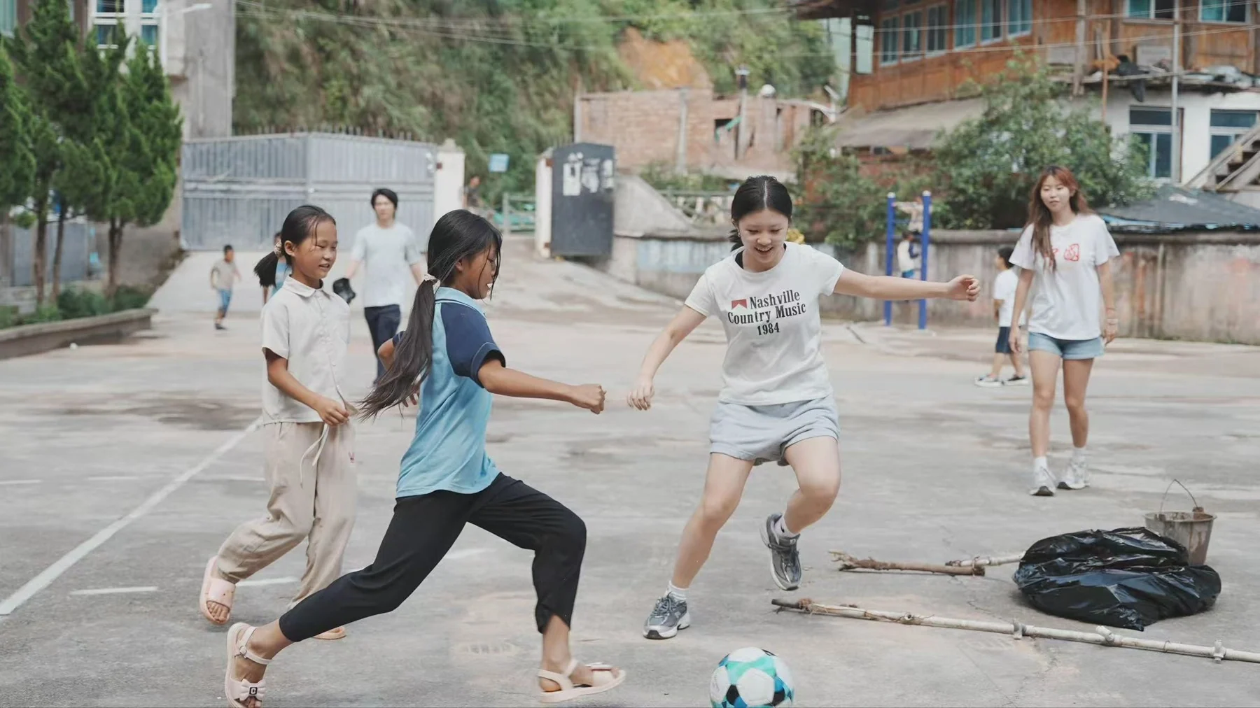 Volunteer teaching — time together beyond the classroom